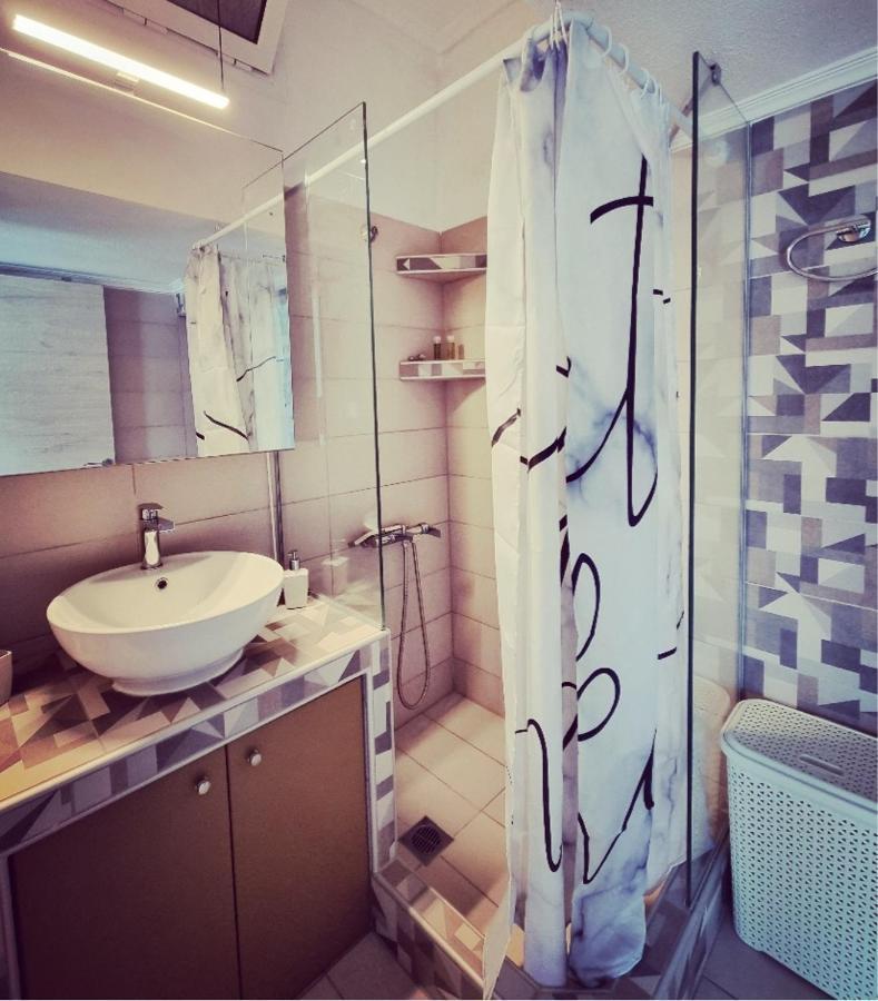 Tararas Apartments ネア・ミカニオーナ エクステリア 写真
